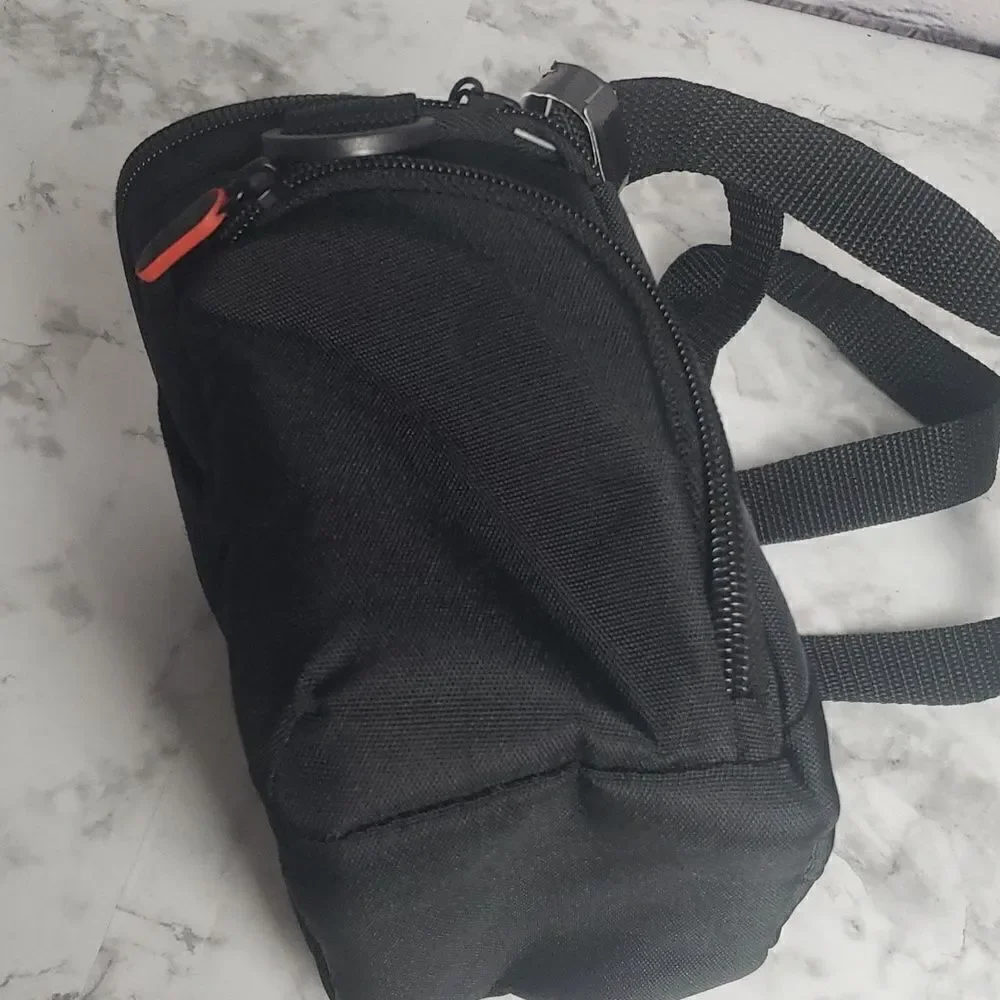 NWT Camera Case by Case Logic‎